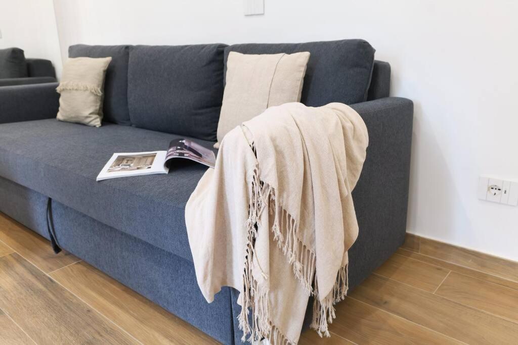 Modern And Quiet One Bedroom Apartment Near The M4 Apartment Milan