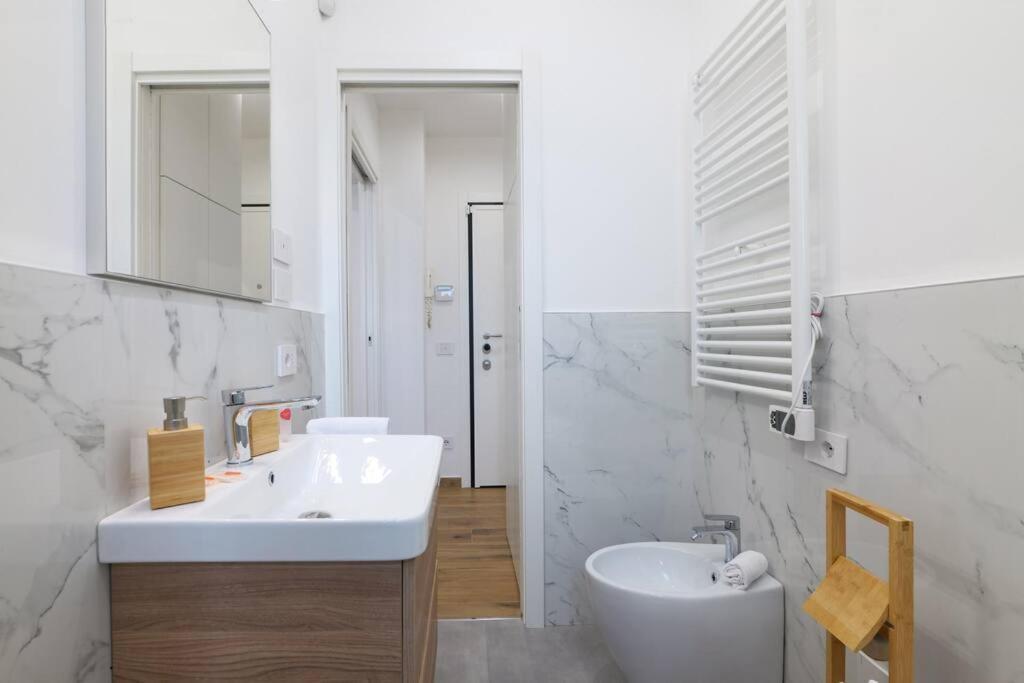 Apartment Modern And Quiet One Bedroom Apartment Near The M4 Milan